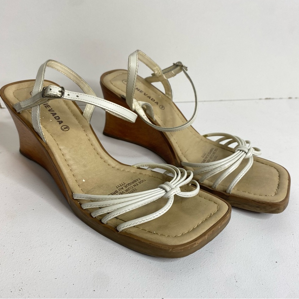Nevada Siren Y2k Strappy Sandel Block Heel Wood Size 7 White 2000's Wedge